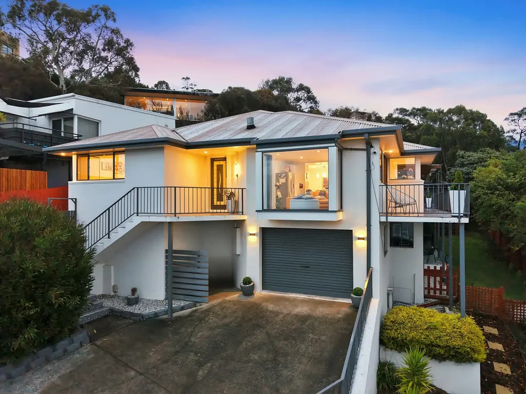 Dynnyrne 4房  Dynnyrne - A Million Dollar View Without the Sandy Bay Price Tag