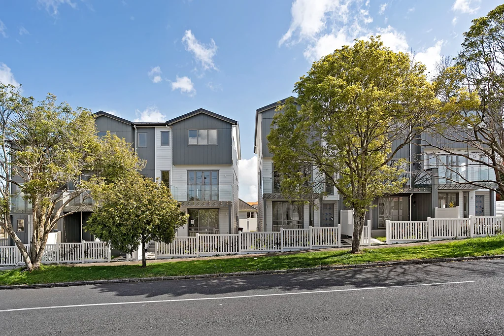 Mount Albert 4房  Exceptional value in MAGs Zone - Must be sold!