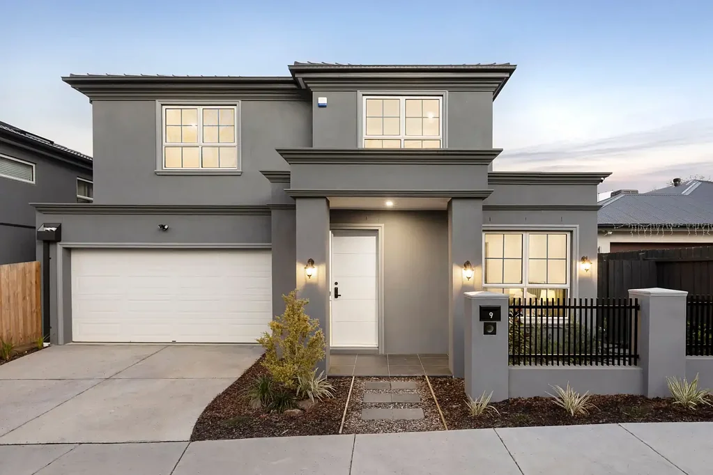 Ashburton 4 Bedroom Unlived Elegance. No Shared Walls. Court Tranquility.