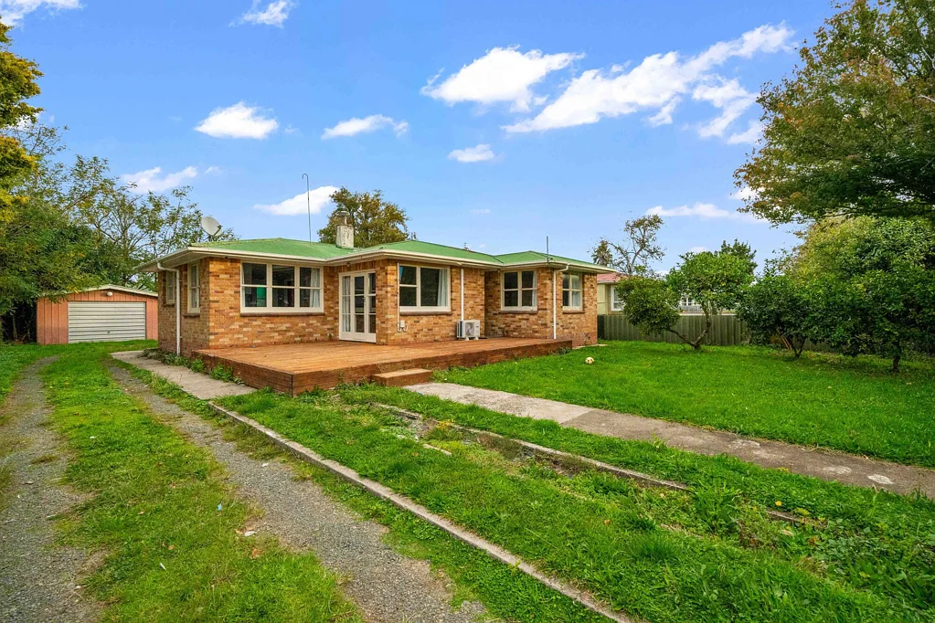 Papakura 6chambre Two Titles on 1,905sqm - Buy one or buy both