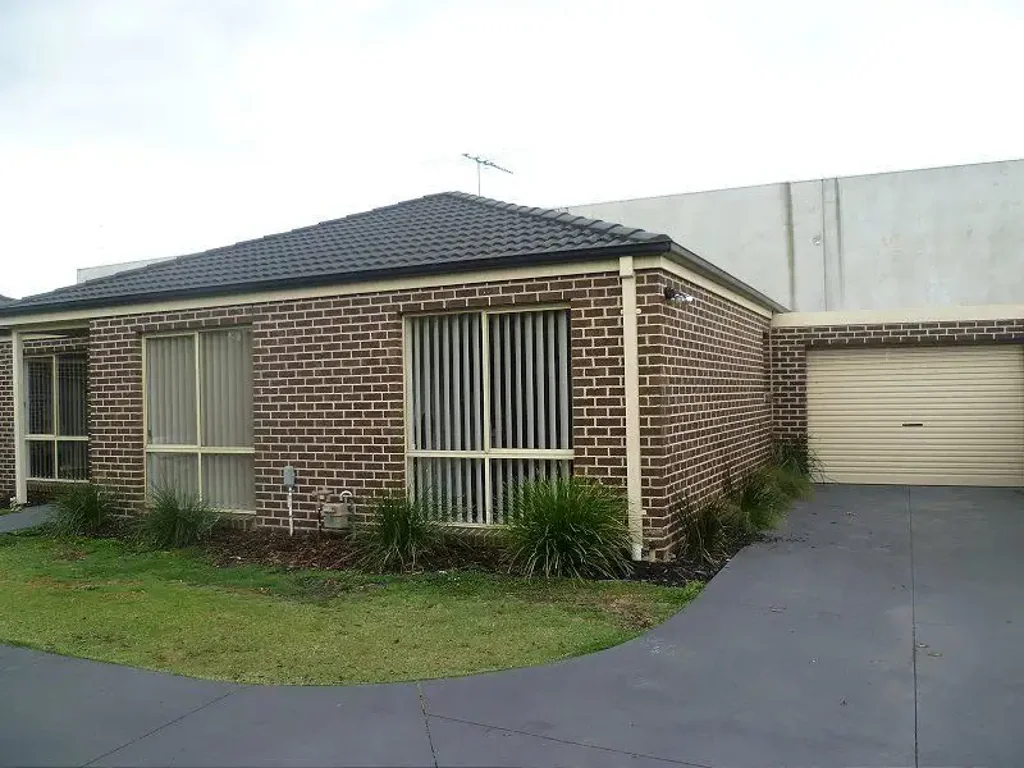 SPACIOUS 2 BEDROOM UNIT!!!