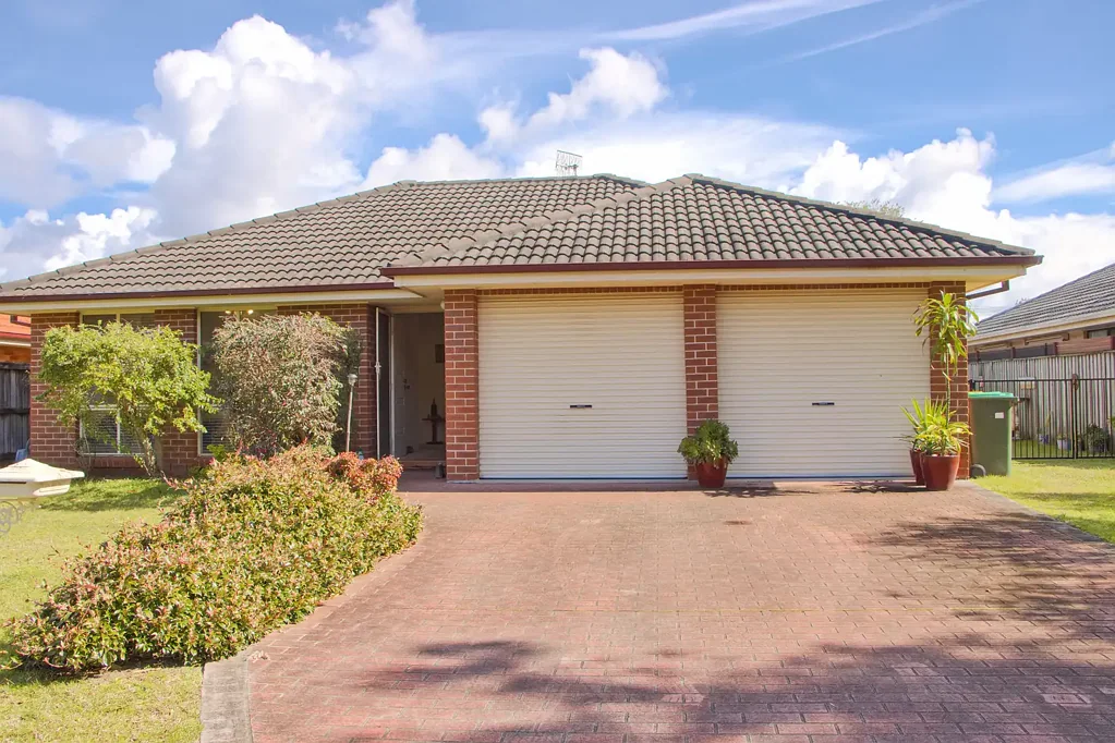 Tea Gardens 4 Bedroom Spacious Family Home in Exclusive Cul-de-Sac – Walk to Shops & Riverfront