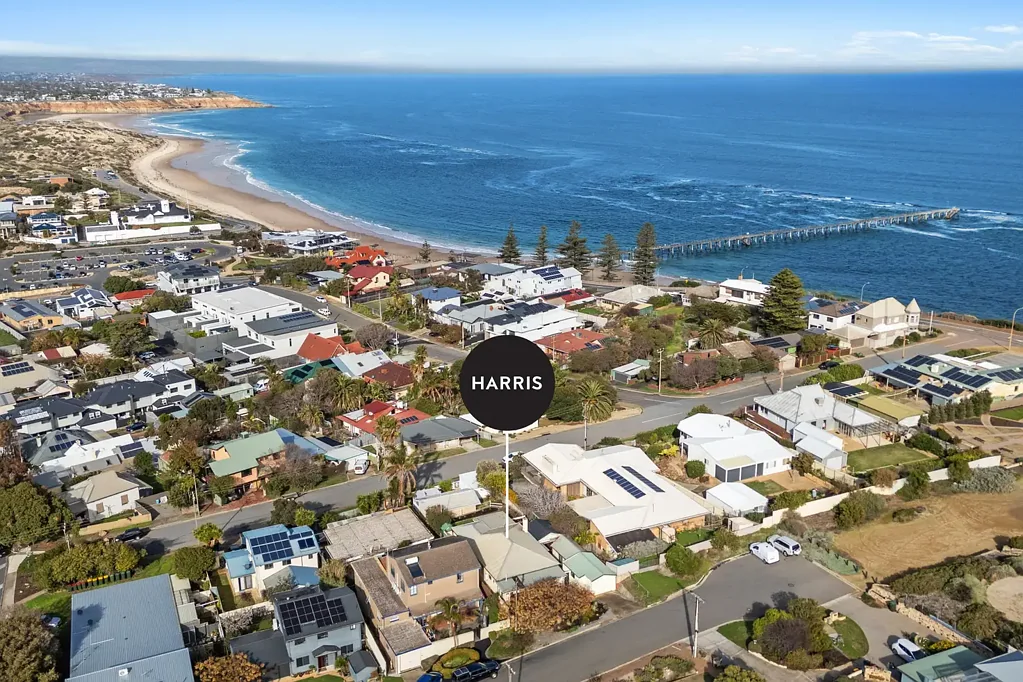 Port Noarlunga 4房  Two Dwellings Offering Amazing Ocean Views and Enormous Potential