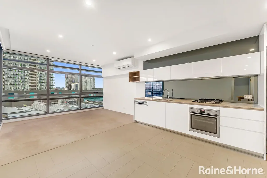 Modern Spacious Stylish Apartment