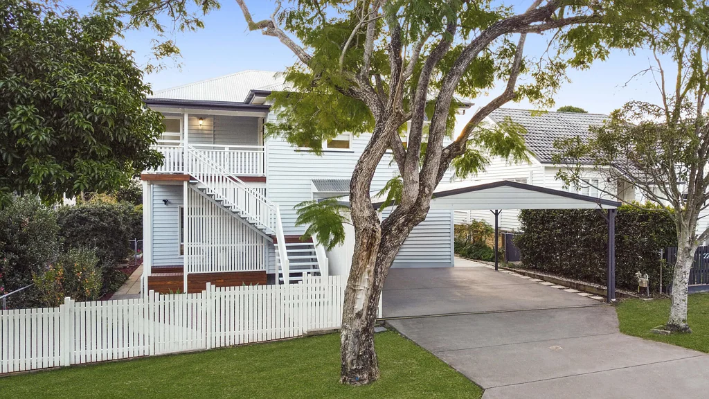 Wavell Heights 4Moenga Multi Generational Living in Premier Position