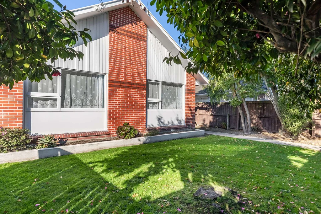 Bishopdale 2Moenga Great Investment, Secure Parking & Minutes to UC