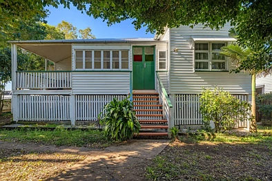 Gympie 5 Slaapkamer Rare Dual Living Opportunity!