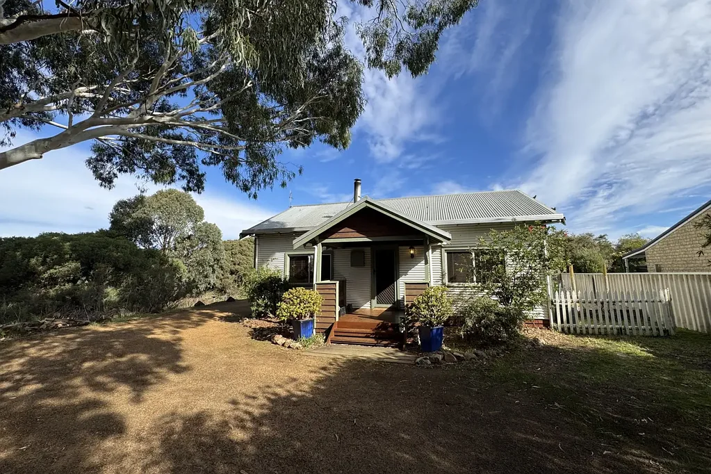 Youngs Siding 4chambre 'Peppermint House' - OPEN SATURDAY (6th June) 12.00-12.45 pm