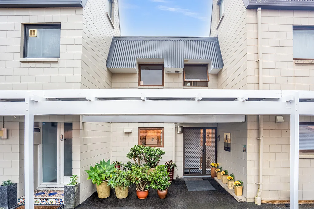 Regent 2 Bedroom EXPRESS AUCTION CAMPAIGN