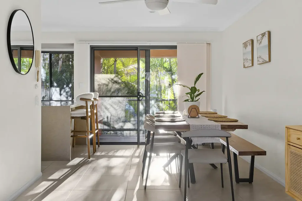 Clear Island Waters 3 Bedroom Secure Hidden Gem in Clear Island Waters