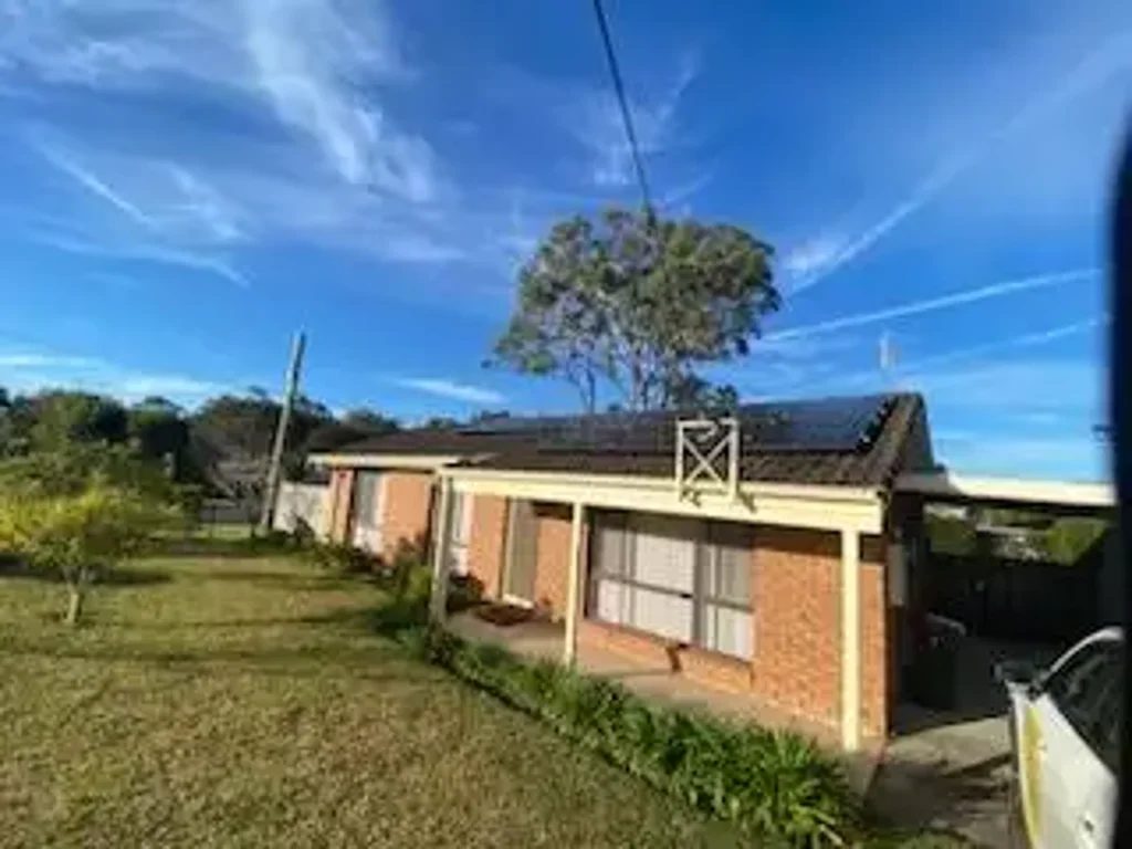 Quality 3 Bedroom - 1 Bathroom - Excellent Yard Space - Close to shops, cafes and water