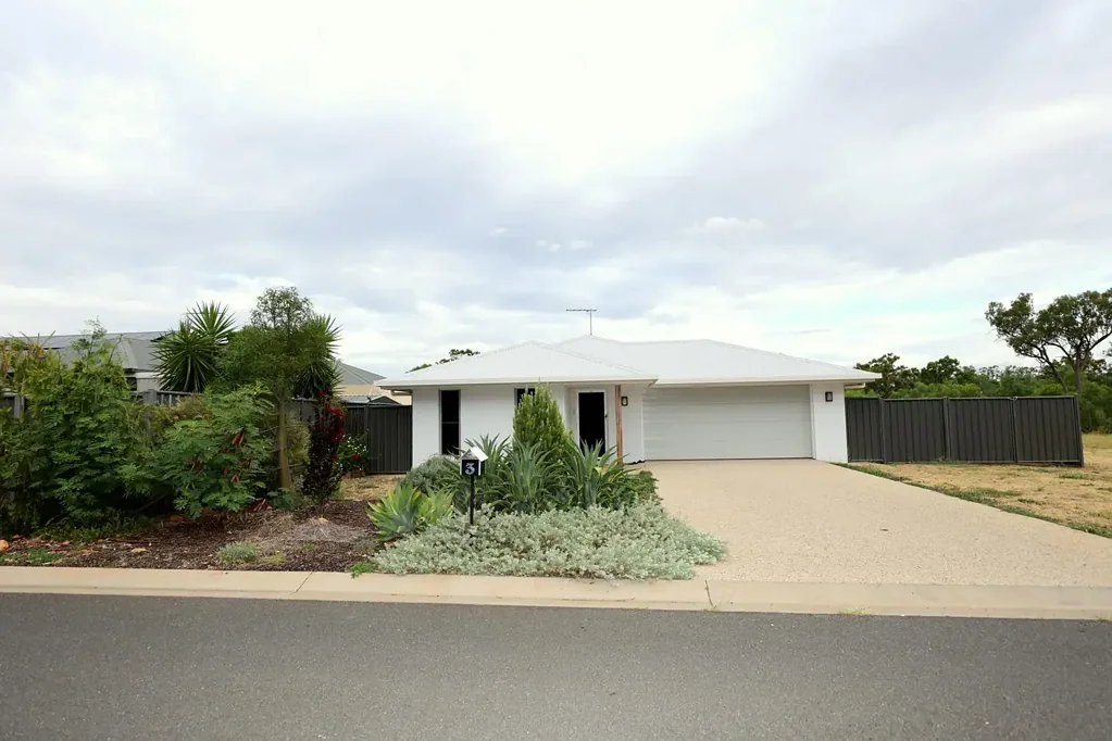 4 BEDROOM HOME - MARANDA HEIGHTS!