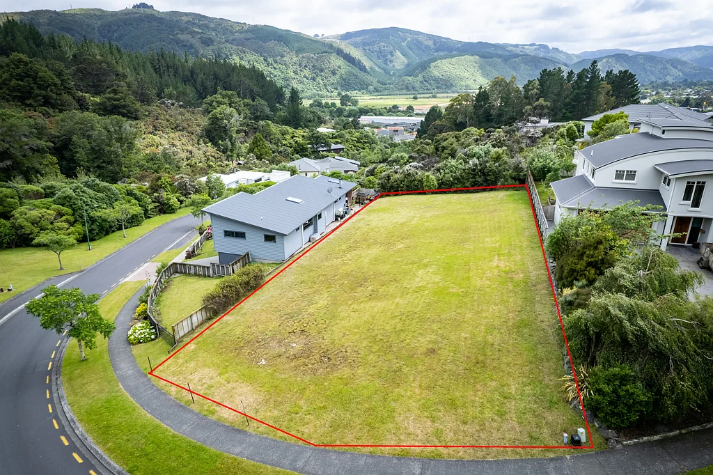 Silverstream Sunny elevated section in Silverstream!