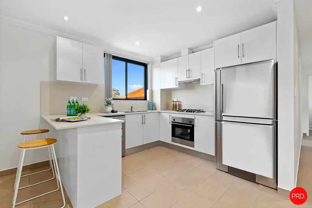 BEAUTIFULLY PRESENTED TWO BEDROOM UNIT!