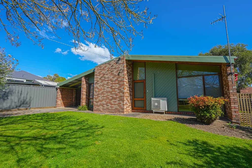 Myrtleford 2 Bedroom Quiet Location Close to Schools, Golf & Recreation