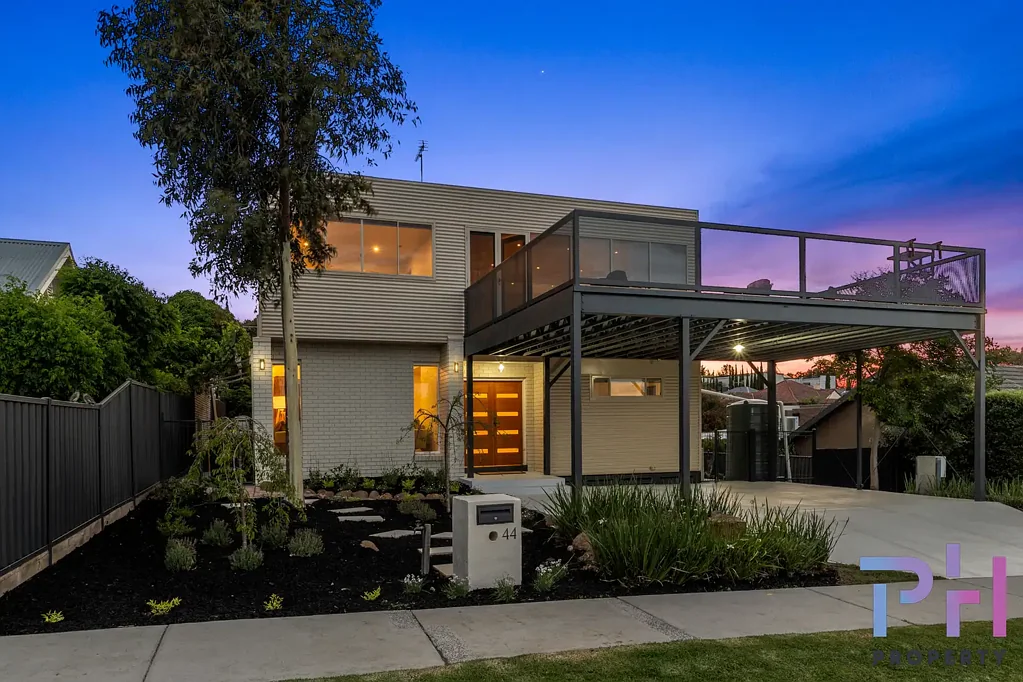 Flora Hill 5ห้องนอน EXCEPTIONALLY DESIGNED MODERN LIVING WITH SWEEPING VIEWS ACCROSS BENDIGO