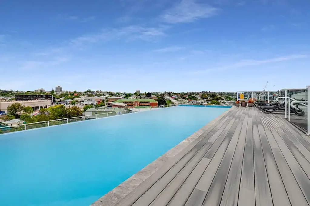 Unfurnished Air-conditioned 1 Bedroom Apartment - walk to schools, bars/cafes, public transport and the Brisbane River