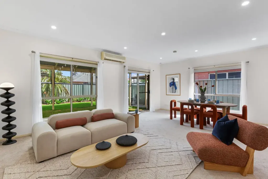 Mawson Lakes 3 Bedroom Steps From Shearwater Lake!
