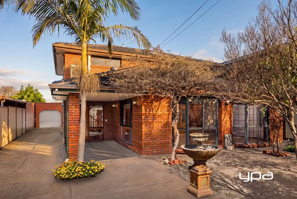St Albans 5બેડરૂમ PRIME ST ALBANS | 773m² (APPROX.) | DOUBLE-STOREY DOUBLE-BRICK