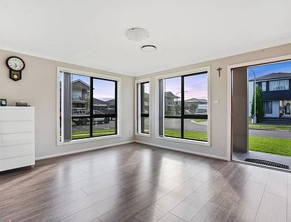 18 & 18A Savery Road, Carnes Hill, South Western Suburbs, 5 phòng ngủ, 3 phòng tắm, House
