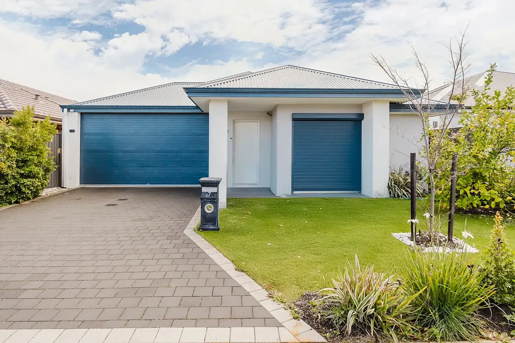 Low Maintenance & Spacious 4x2x2 Family Home with Extras