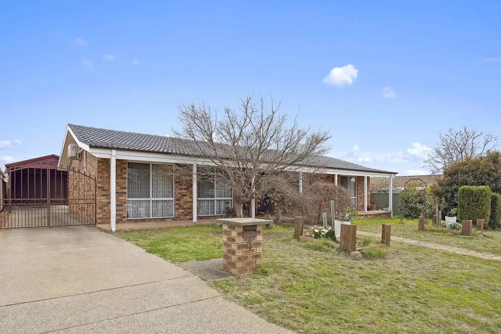 Isabella Plains 4 Slaapkamer Spacious & Comfortable Family Living in a Quiet, Established Street