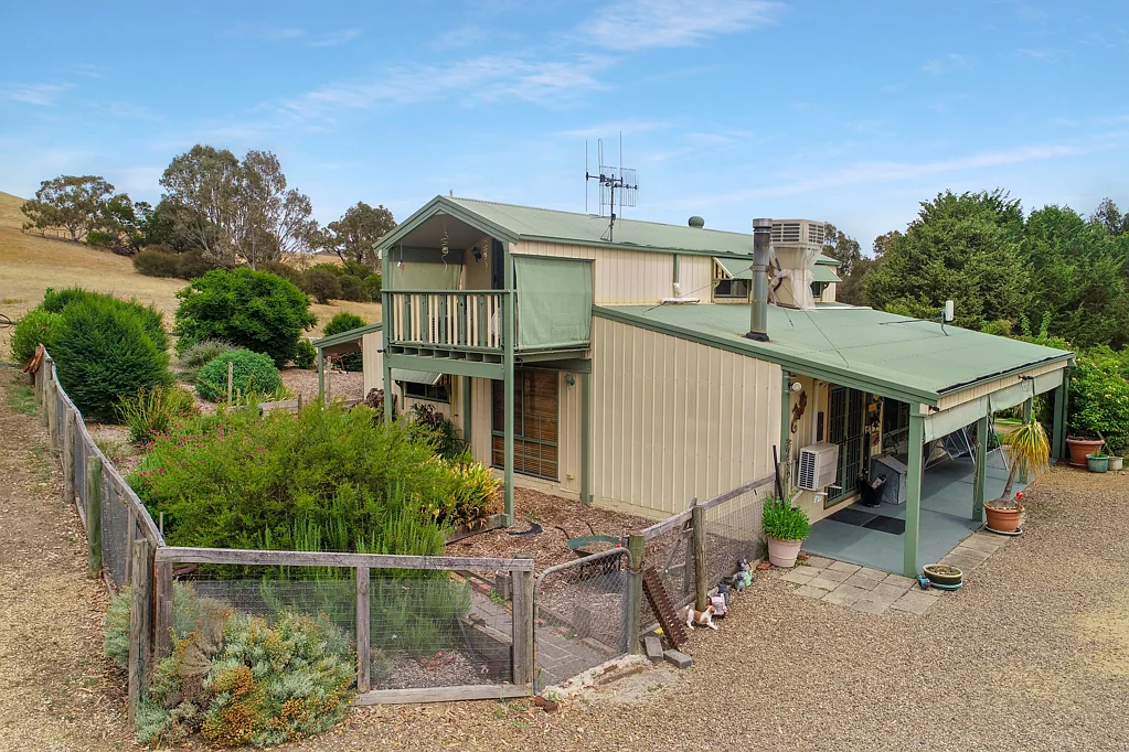 Bonnie Doon 2 Bedroom Secluded Country House on 10+ Acres