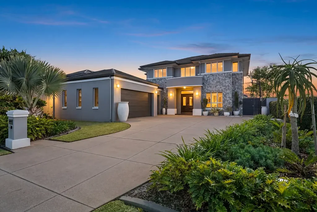 Hope Island 6 Bedroom A Landmark Waterfront Residence on Hope Island's Grand Canal