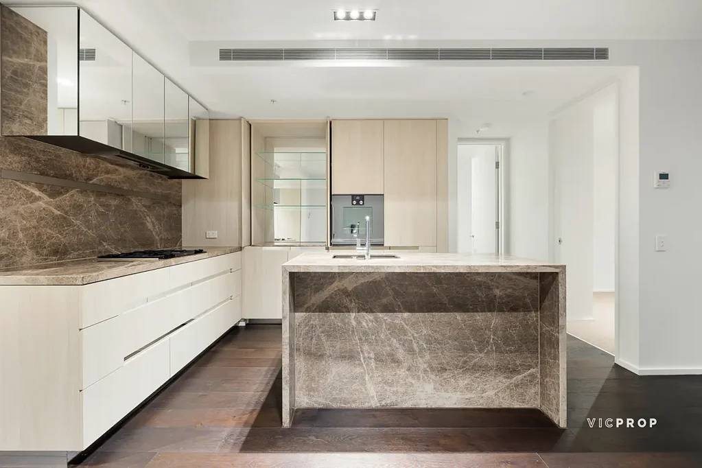 TWO BEDS WITH CARPARK LUXURY APARTMENTS ON LAKESIDE