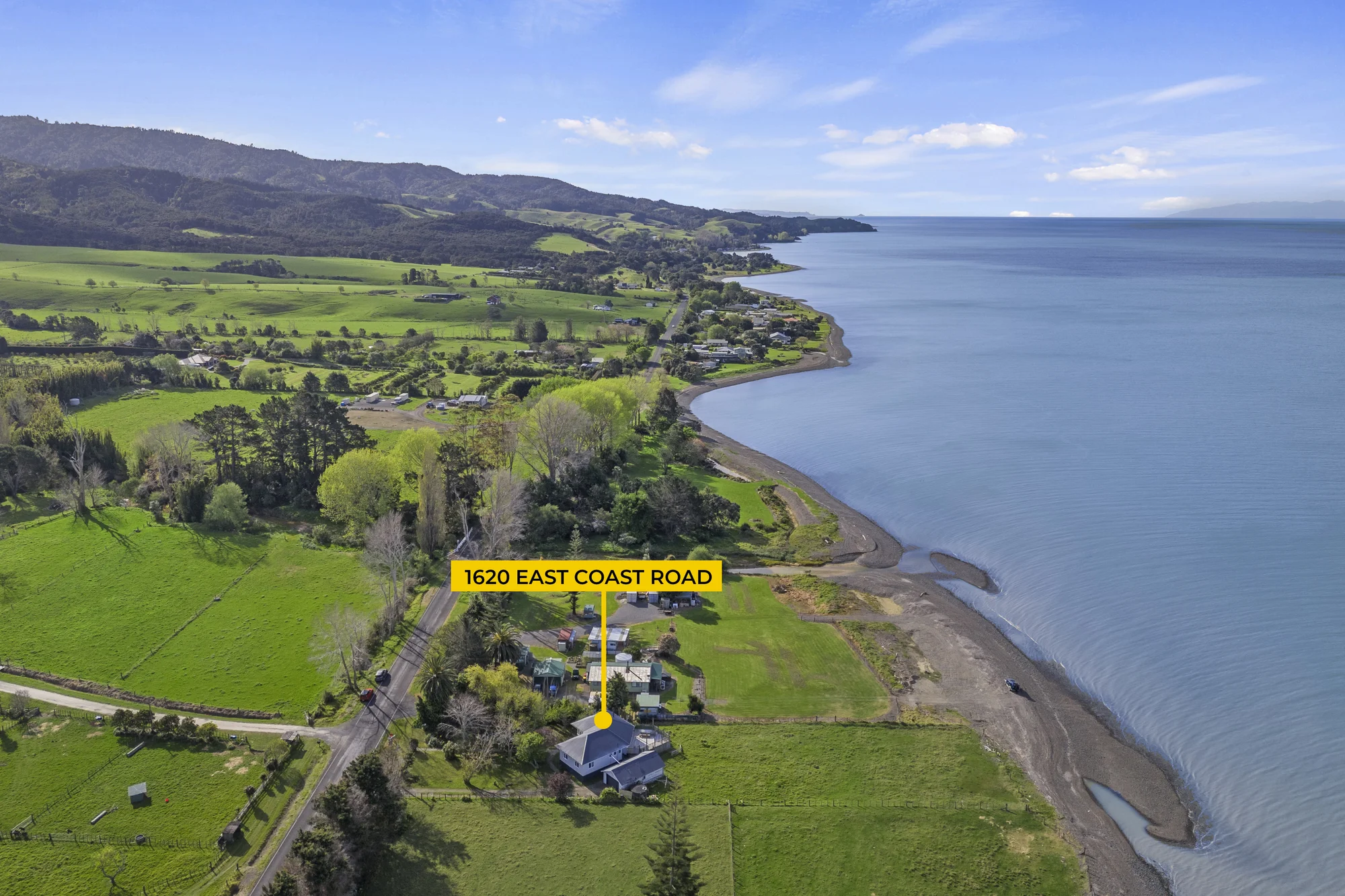Whakatiwai 3chambre The Beach Is Calling, Owners Say Sell!
