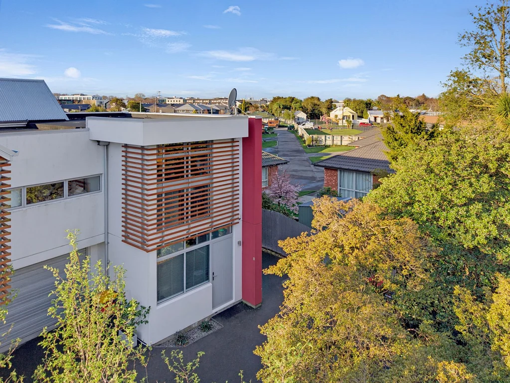 Addington 3બેડરૂમ FREEHOLD - City Living with Private Backyard + SPA