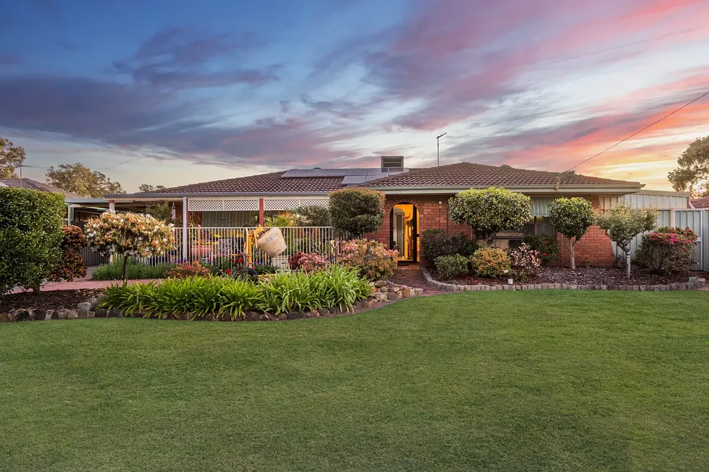 QUIET LOCATION WITH BEAUTIFUL GARDENS