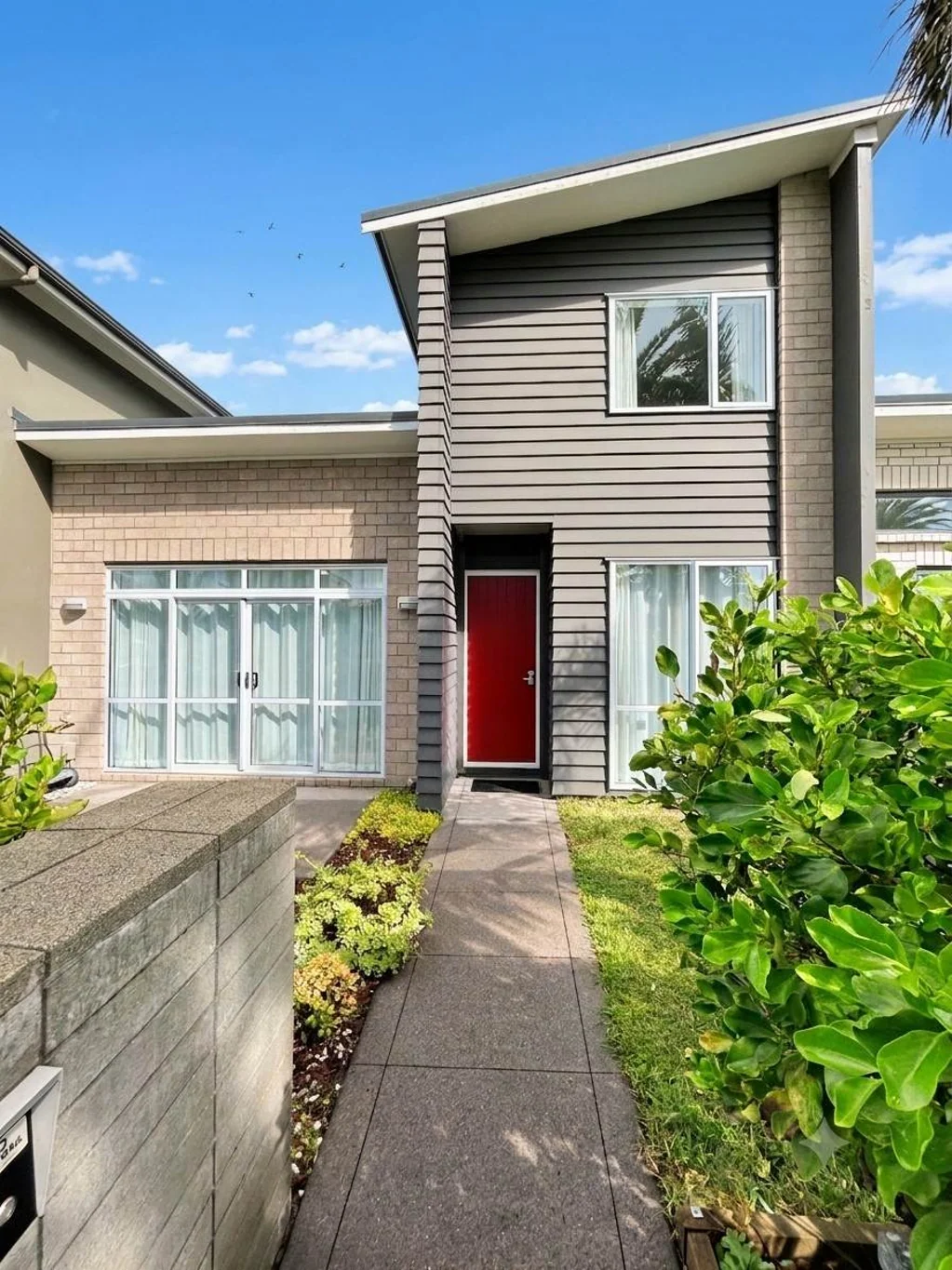 Modern 3 Bed, 2 Bath home with Double Garage