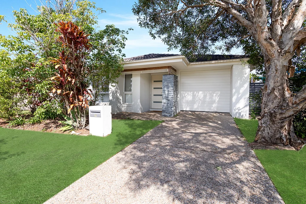 17 Tara Grove, Bellmere, QLD 4510