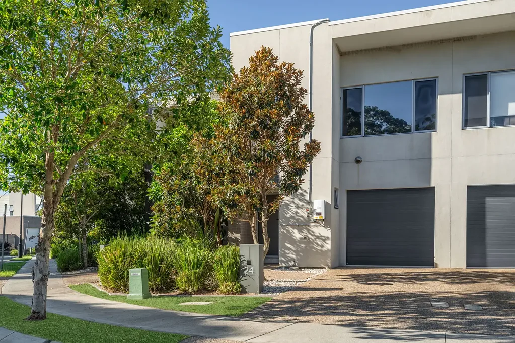 Meridan Plains 3房  LOW MAINTENANCE TOWNHOUSE IN THE HEART OF MERIDAN PLAINS