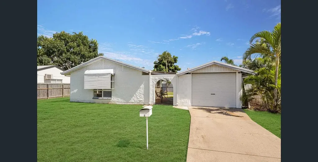 Comfortable 3-Bedroom Home with Outdoor Living in Kelso