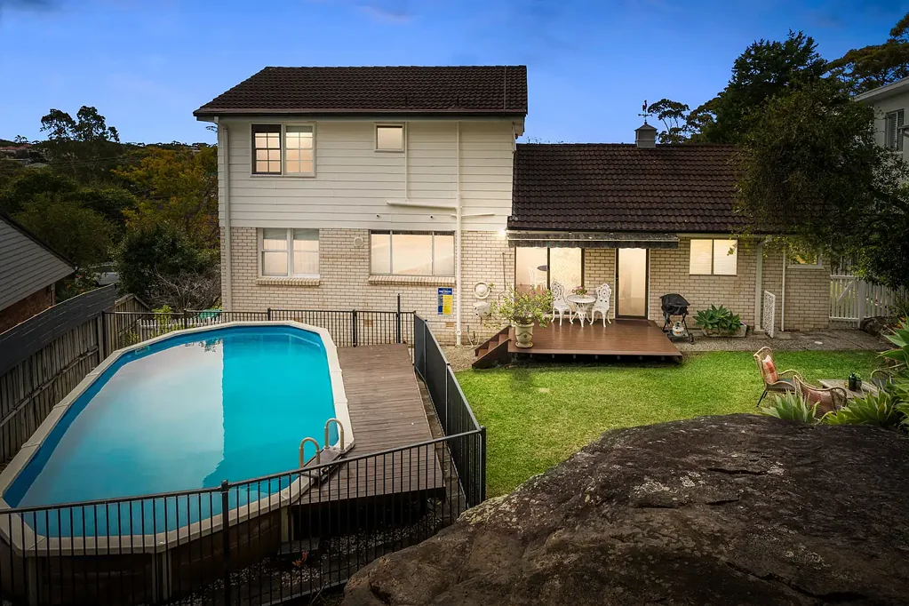 Cromer 4ਬੈੱਡਰੂਮ Sunlit family haven with pool & lovely ocean glimpses