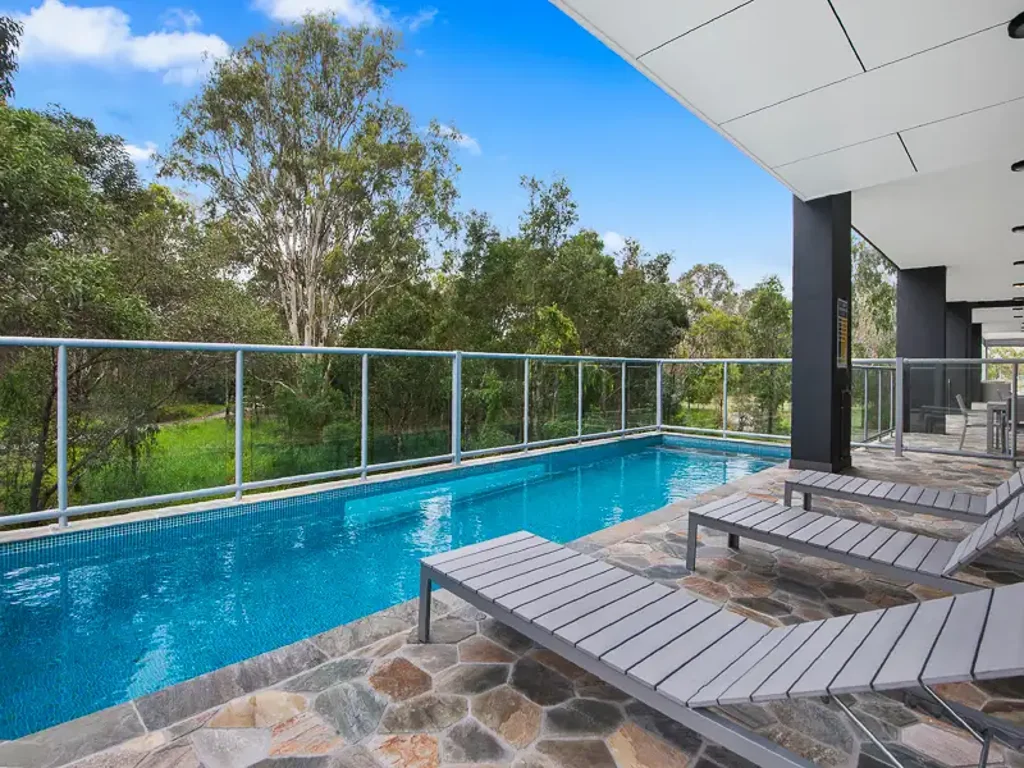 Chermside 2chambre TOP FLOOR UNIT IN BEAUTIFULLY MAINTAINED BUILDING RIGHT ON THE PARK