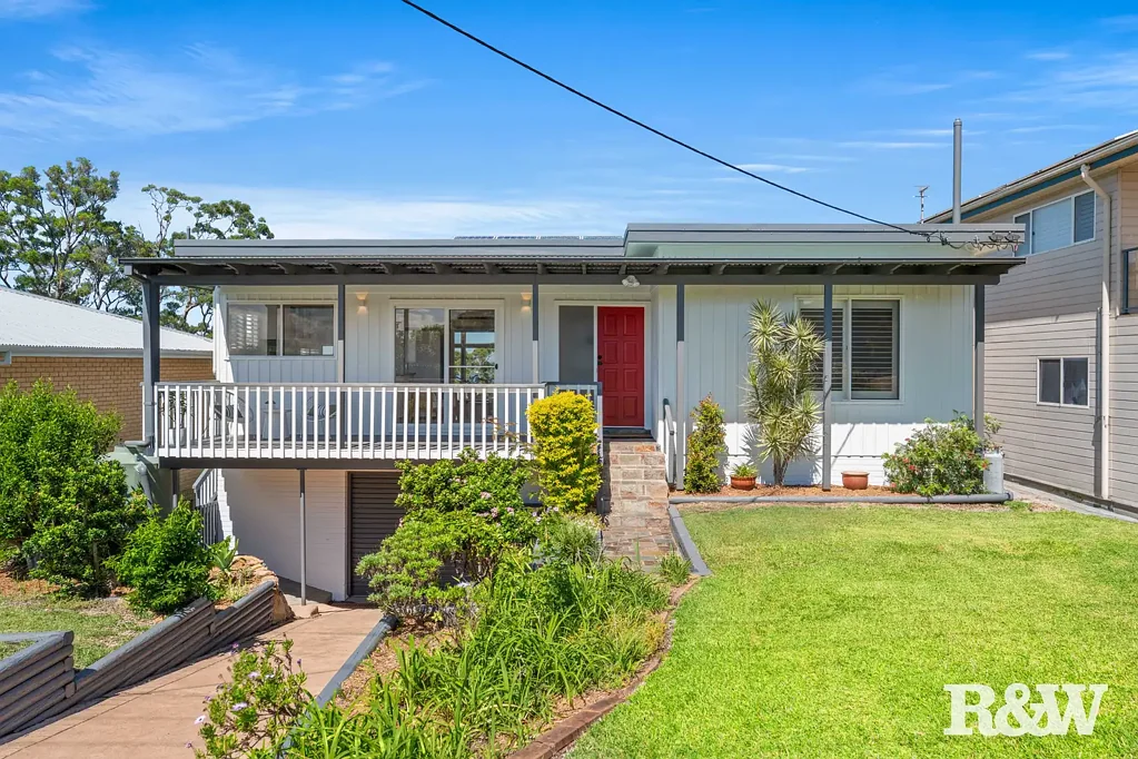 10 Penang Street, Point Clare, NSW 2250