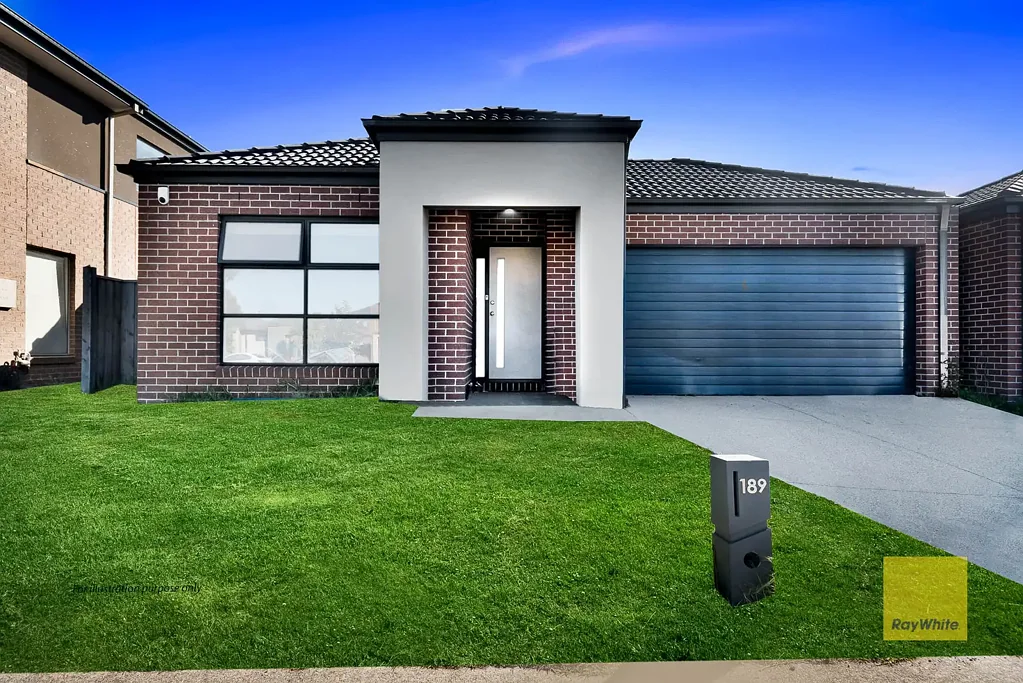 Exceptional Family Living in POINT COOK Location!