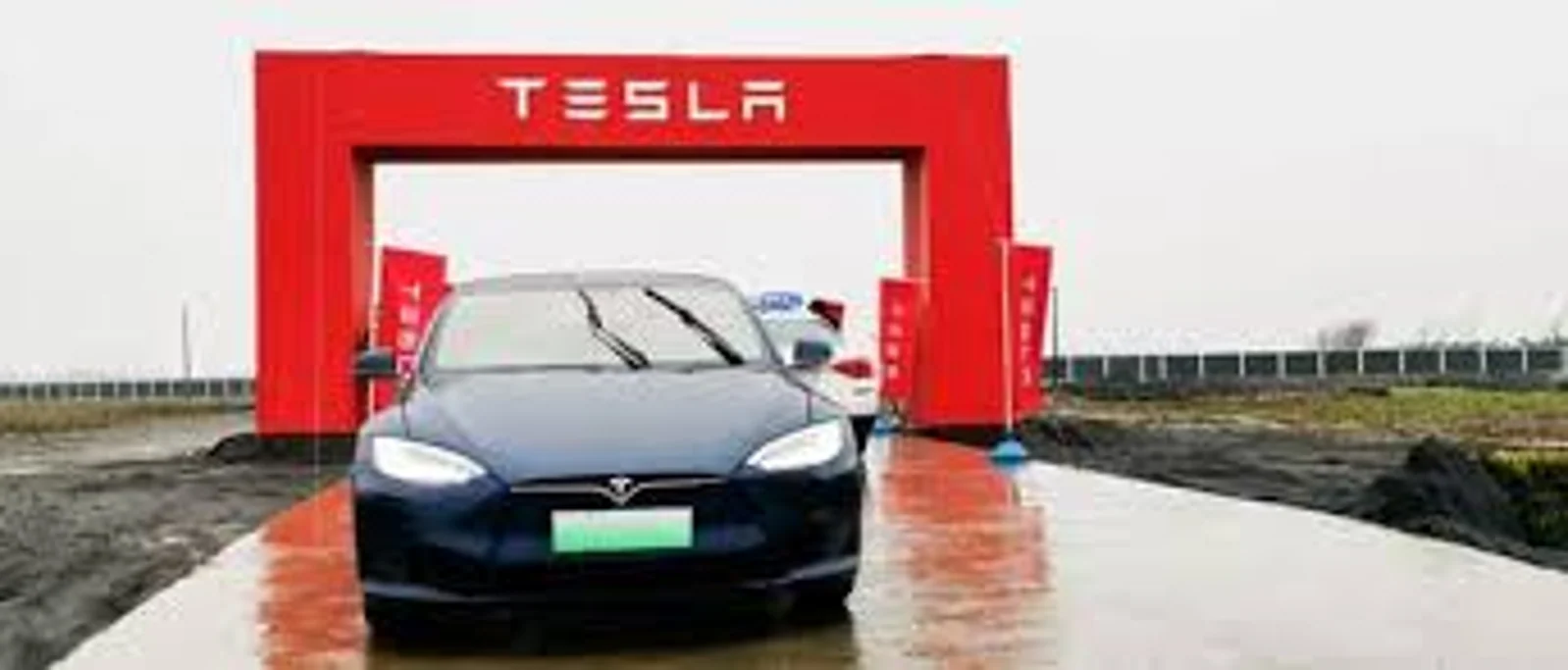 特斯拉上海工厂开始组装Model 3;“大众之父”皮耶希去世