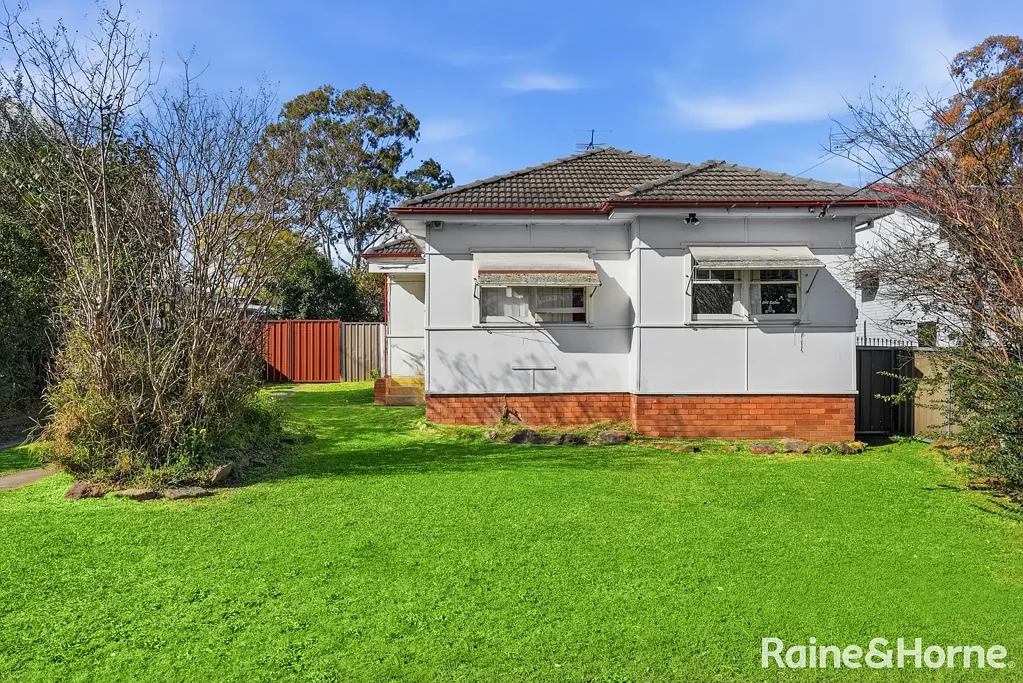 St Marys 3房 R3分区机会，位于 St Marys 中心！ R3-Zoned Opportunity in the Heart of St Marys!