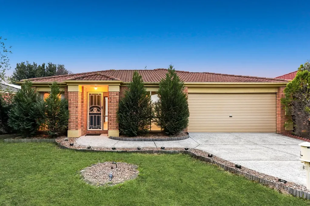 5 Lisburn Way, Berwick, VIC 3806