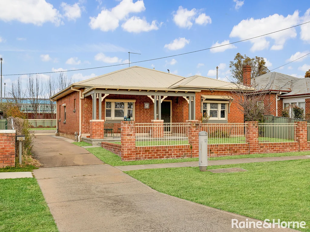 18 George Street, Bathurst, NSW 2795