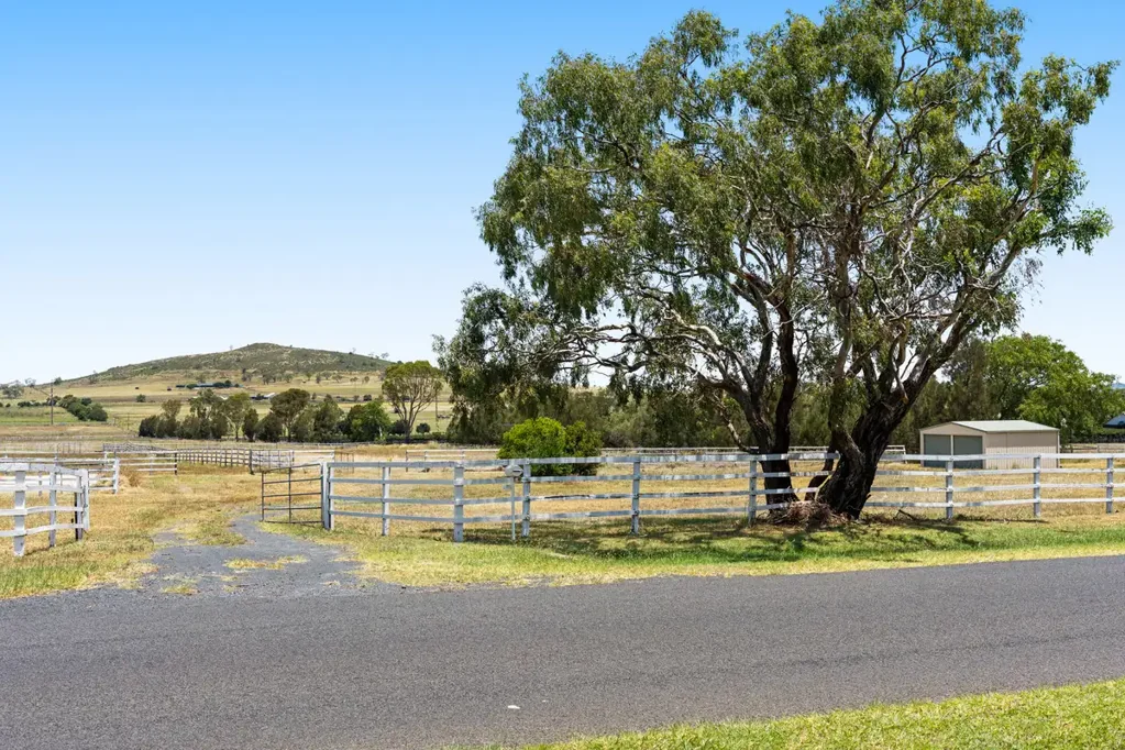 201 Bunkers Hill School Road, Westbrook, QLD 4350