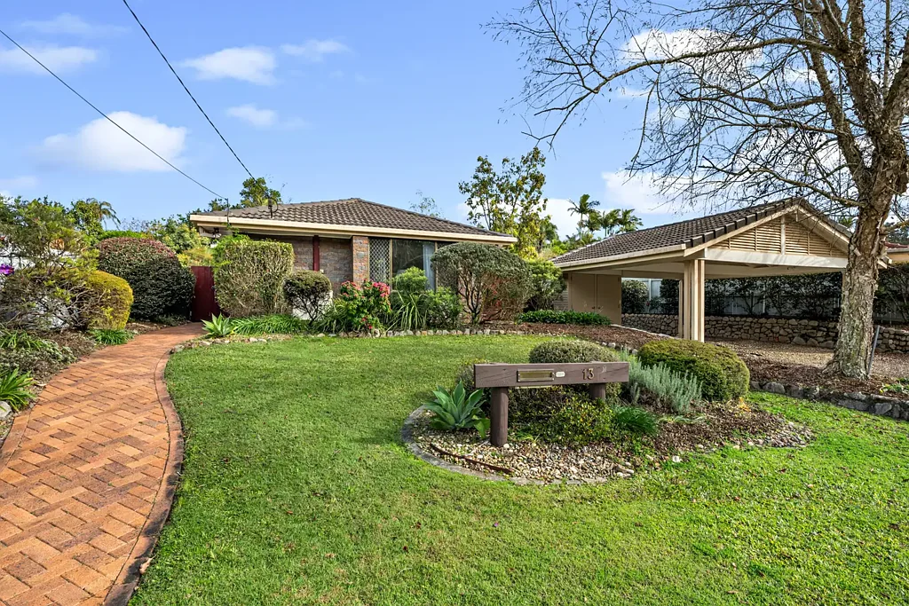 Albany Creek 3침실 Beautifully Presented with Modern Comfort