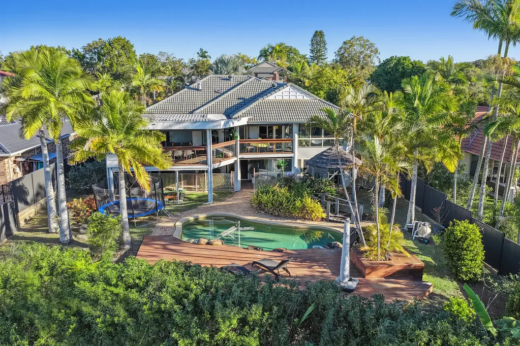 Parkwood 5 Bedroom Prestige, Privacy & Golf Course Living