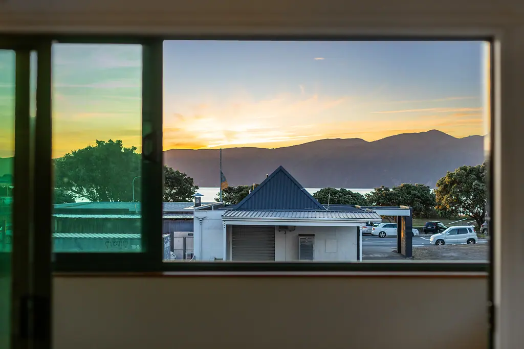 Paraparaumu Beach 2 Bedroom AFFORDABLE APARTMENT WITH SUN AND VIEWS!