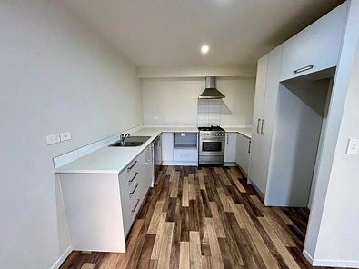 Modern 3-Bedroom Sunnyvale Townhouse, Walk to Train!