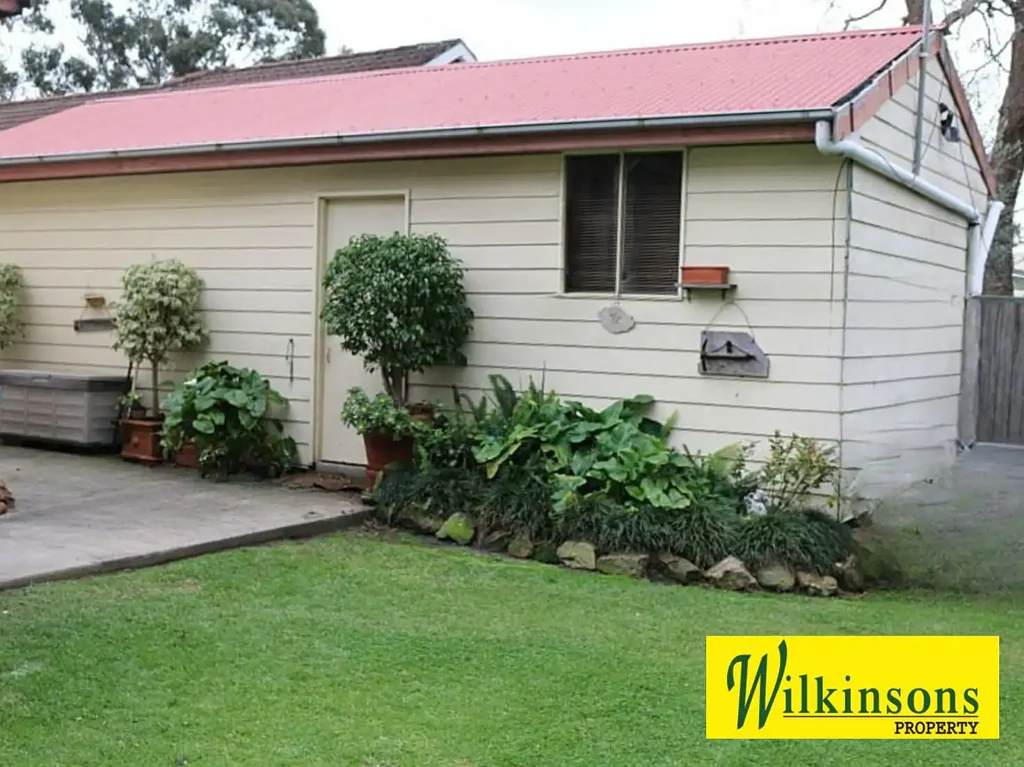 Riverstone 3침실 Excellent for Extended Family Investment - Over 940sqm land - Dual Occ Opportunity